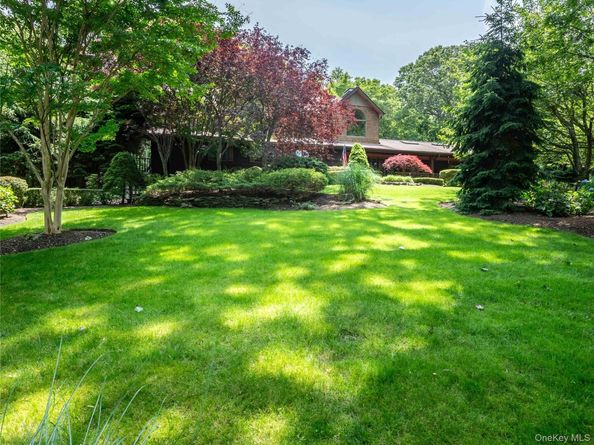 6 Arbutus Road, Greenlawn NY 11740