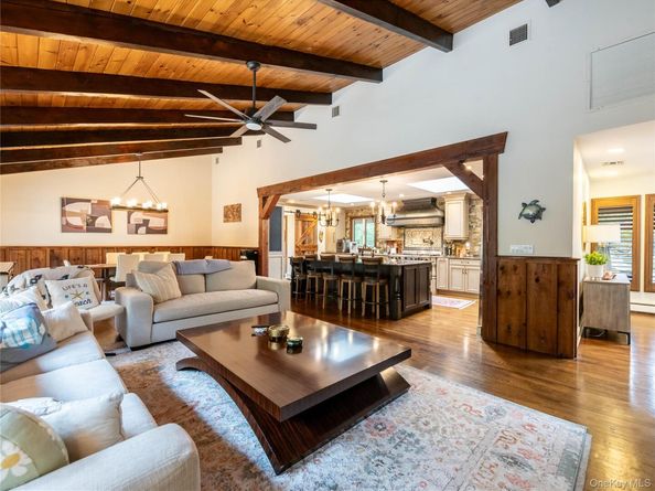 6 Arbutus Road, Greenlawn NY 11740