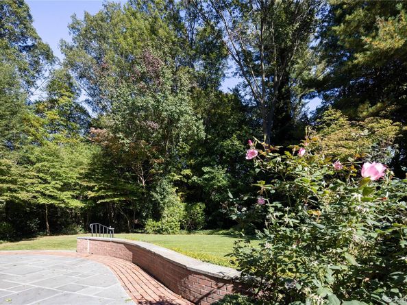 7 Rabbit Run, Glen Cove NY 11542
