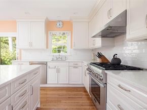 7 Rabbit Run, Glen Cove NY 11542