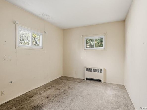 24 Hickory Road, Port Washington NY 11050