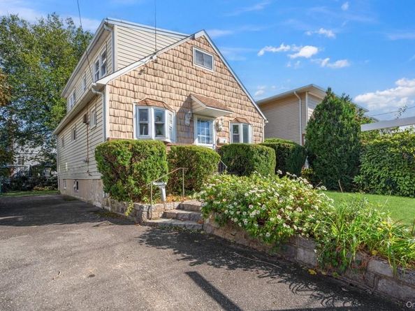 24 Hickory Road, Port Washington NY 11050