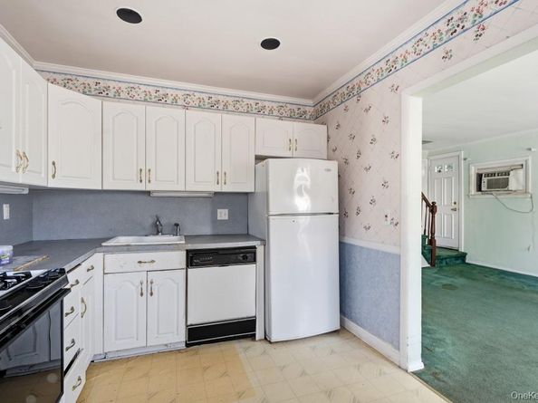 24 Hickory Road, Port Washington NY 11050