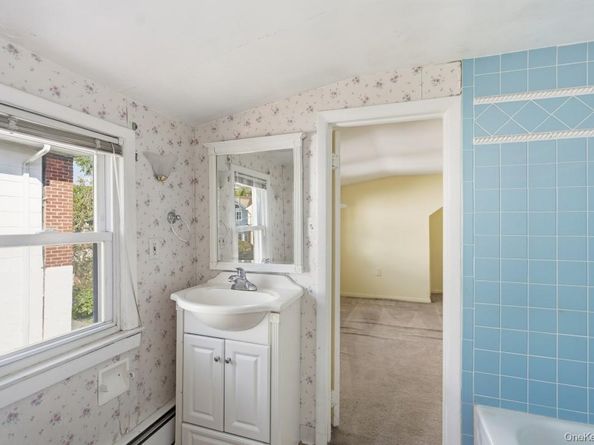 24 Hickory Road, Port Washington NY 11050