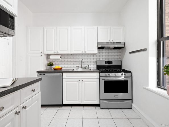 41-42 42nd E4, Sunnyside NY 11104