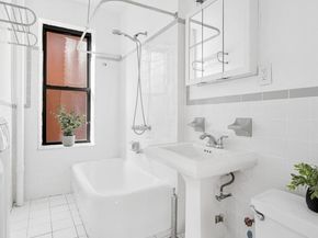 41-42 42nd E4, Sunnyside NY 11104