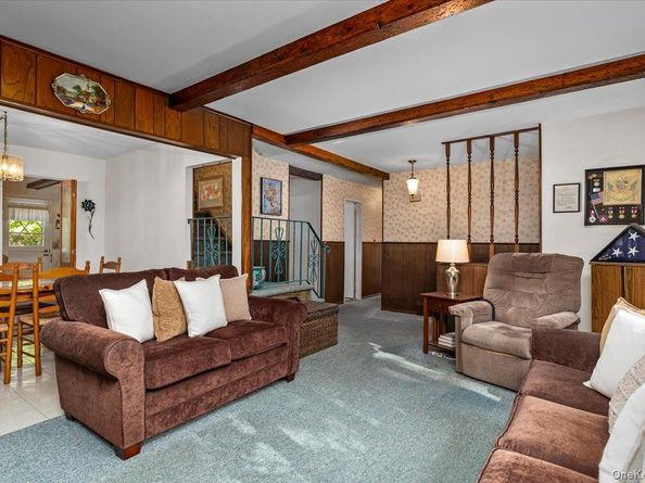 32 Ravenwood Drive, Kings Park NY 11754
