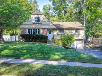 32 Ravenwood Drive