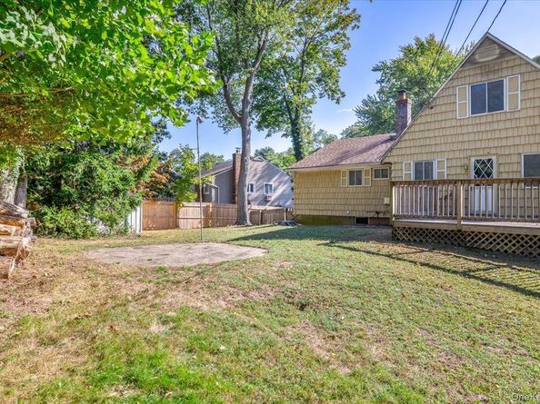 32 Ravenwood Drive, Kings Park NY 11754