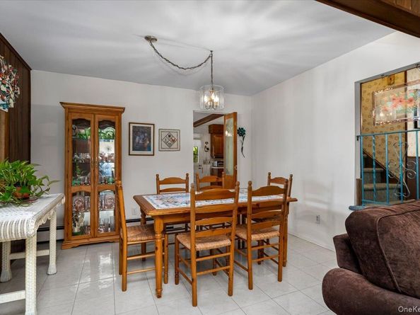 32 Ravenwood Drive, Kings Park NY 11754