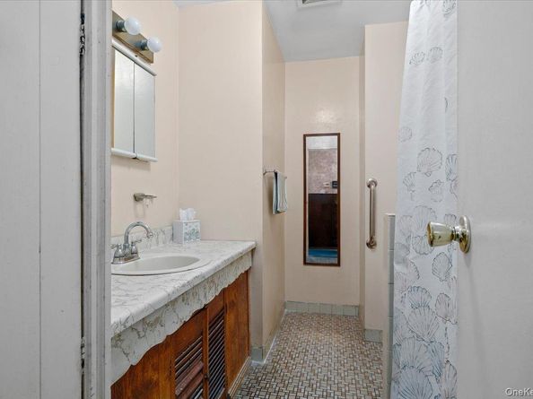 32 Ravenwood Drive, Kings Park NY 11754