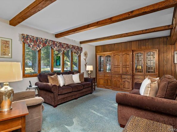 32 Ravenwood Drive, Kings Park NY 11754