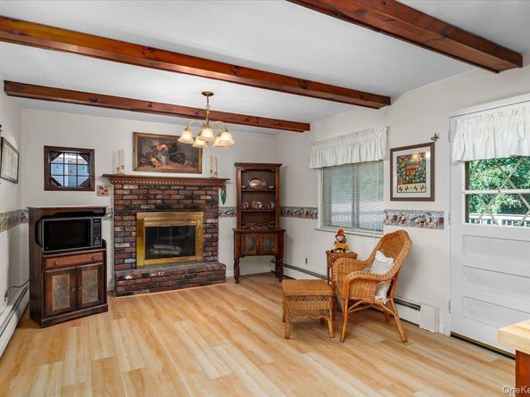 32 Ravenwood Drive, Kings Park NY 11754