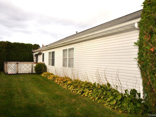 1 Willow Court, Manorville NY 11949