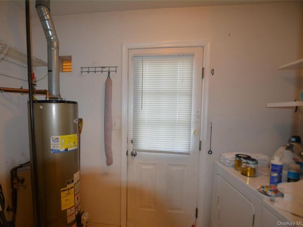 1 Willow Court, Manorville NY 11949