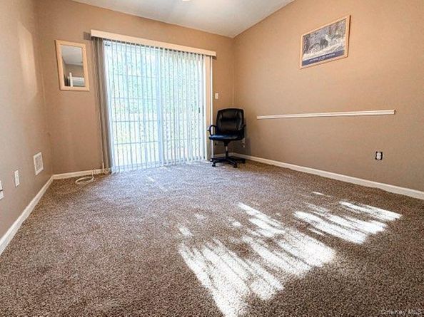 1 Willow Court, Manorville NY 11949