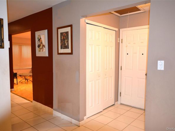 1 Willow Court, Manorville NY 11949