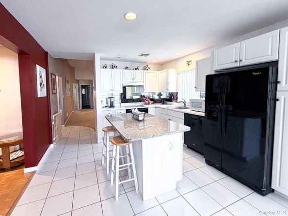 1 Willow Court, Manorville NY 11949