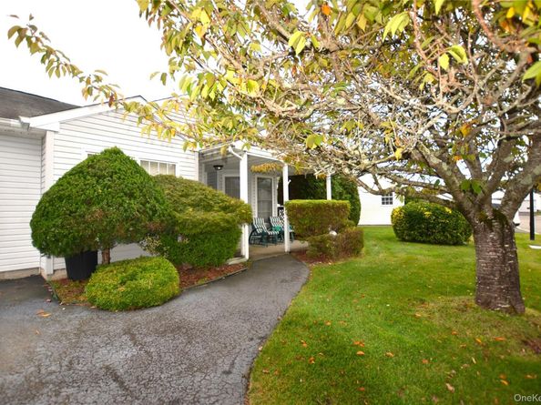 1 Willow Court, Manorville NY 11949