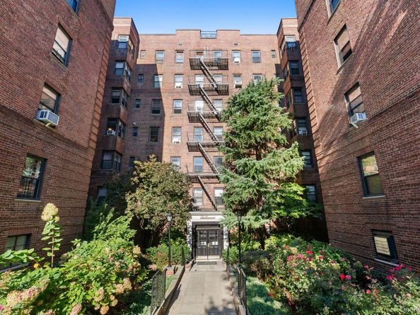 25-40 31st Avenue 6M, Astoria NY 11106