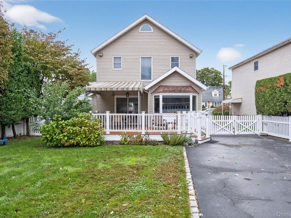 149 Hughes Place, Albertson NY 11507