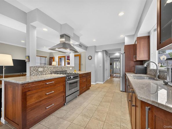 149 Hughes Place, Albertson NY 11507