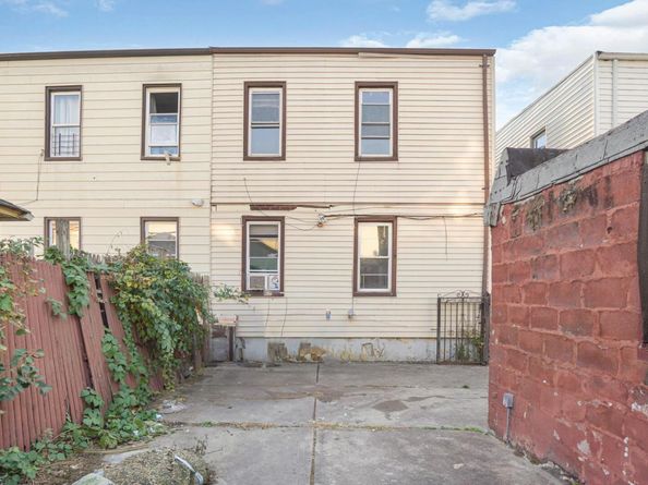 93-45 202nd Street, Hollis NY 11423