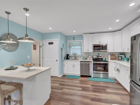 128 S Bicycle Path, Selden NY 11784
