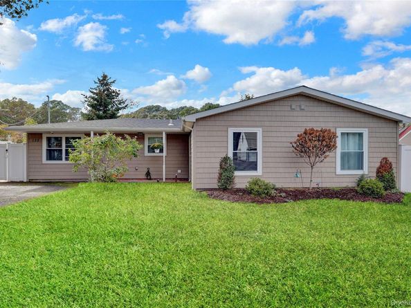 128 S Bicycle Path, Selden NY 11784