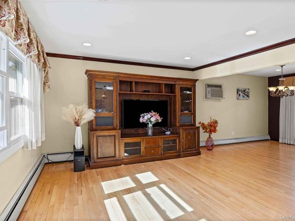 9 Grossman Street, Melville NY 11747