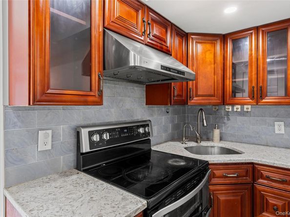 9 Grossman Street, Melville NY 11747