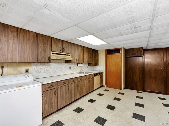 62-45 69th Place, Middle Village NY 11379