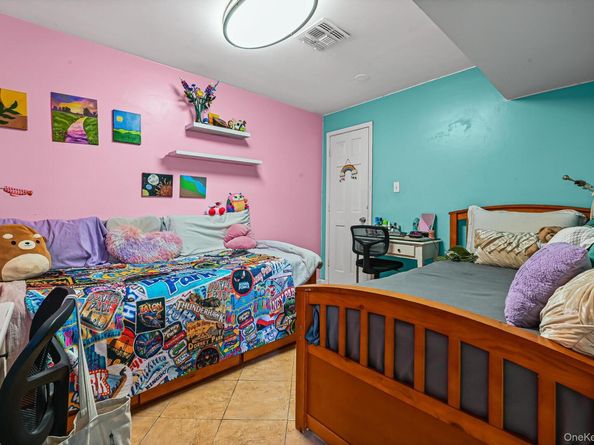 7717 156th Avenue, Howard Beach NY 11414