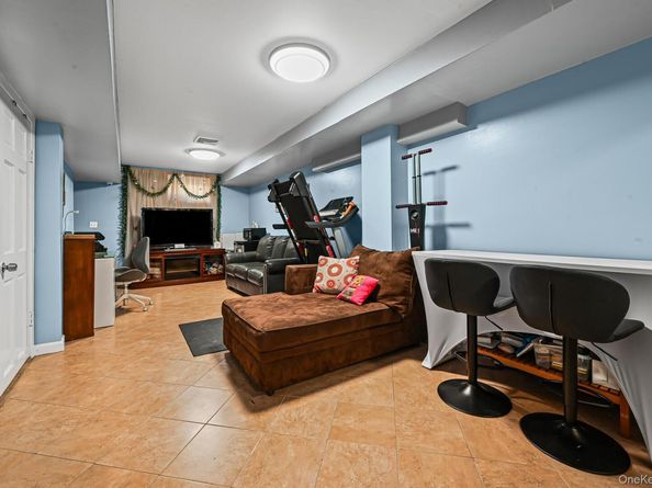 7717 156th Avenue, Howard Beach NY 11414
