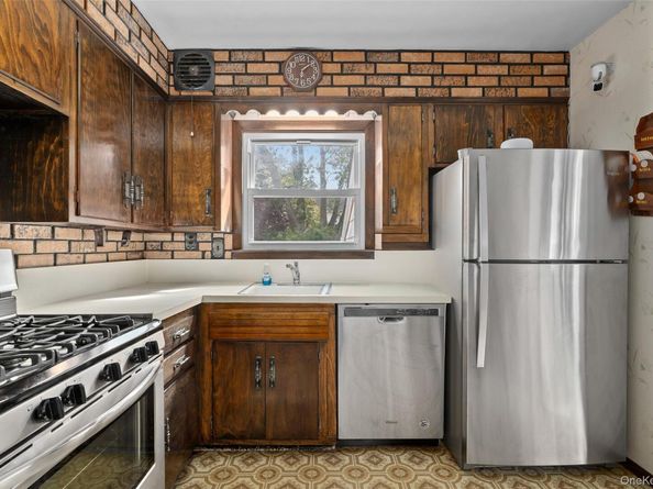 2975 Oceanside Road, Oceanside NY 11572