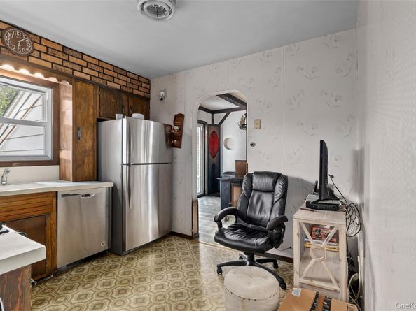 2975 Oceanside Road, Oceanside NY 11572