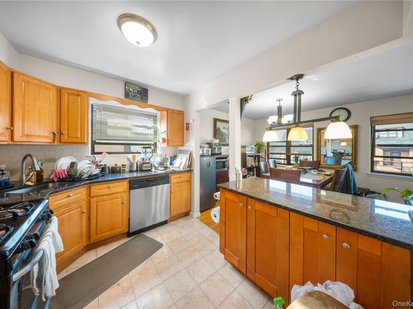 240-22 70th Avenue 9B, Little Neck NY 11362