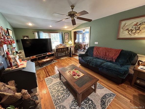 21 Lakeview Drive, Middle Island NY 11953