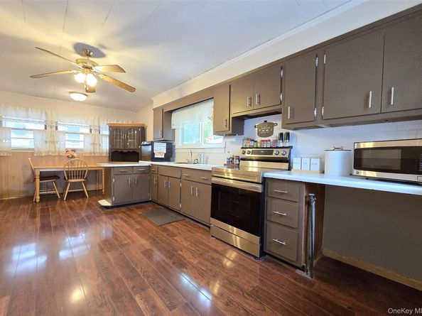 242 Pawnee Street, Ronkonkoma NY 11779