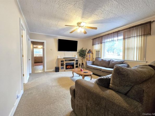 242 Pawnee Street, Ronkonkoma NY 11779