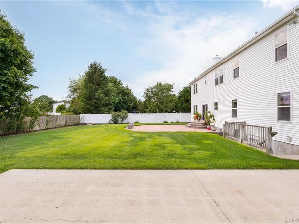 39 Island Trail, Mount Sinai NY 11766