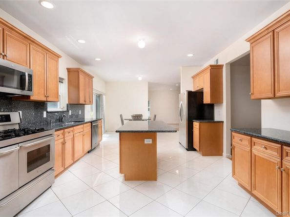 39 Island Trail, Mount Sinai NY 11766