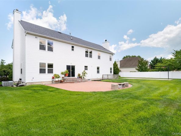 39 Island Trail, Mount Sinai NY 11766