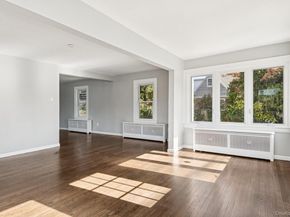 25 Roosevelt Street, Bay Shore NY 11706