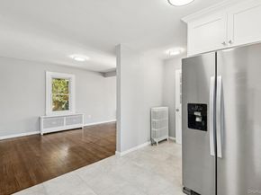 25 Roosevelt Street, Bay Shore NY 11706