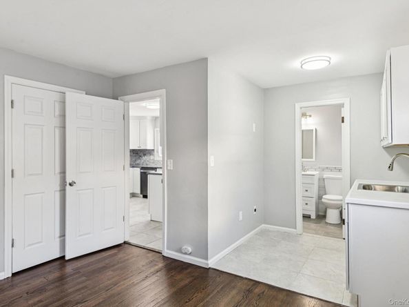 25 Roosevelt Street, Bay Shore NY 11706