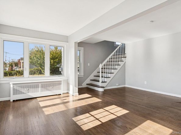 25 Roosevelt Street, Bay Shore NY 11706