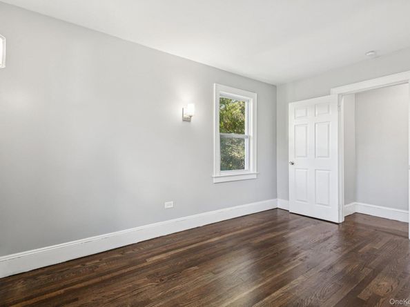 25 Roosevelt Street, Bay Shore NY 11706