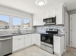 25 Roosevelt Street, Bay Shore NY 11706