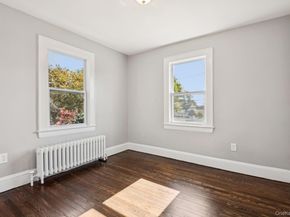 25 Roosevelt Street, Bay Shore NY 11706